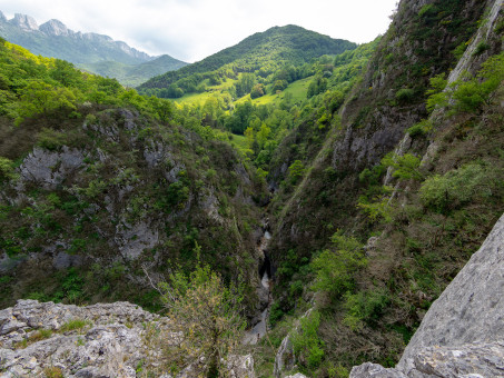 Gorge et lumières