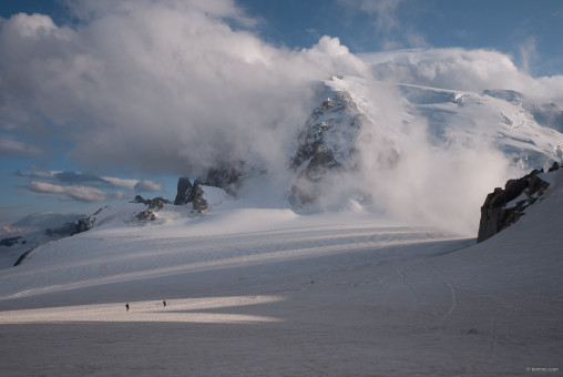 Le Mont Blanc du Tacul dans les nuages