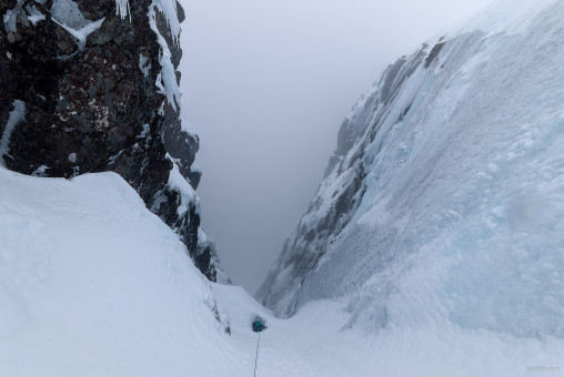 Catherine à la sortie du tunnel dans Gardyloo Gully