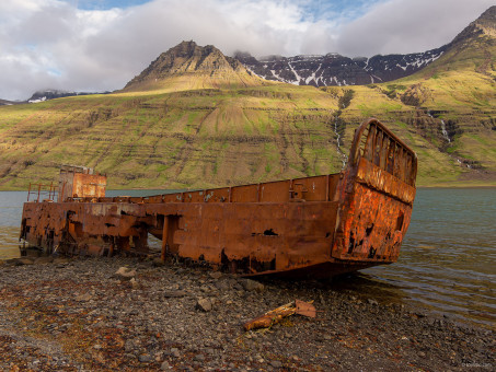 Epave dans le Fjord de Mjoifjordur
