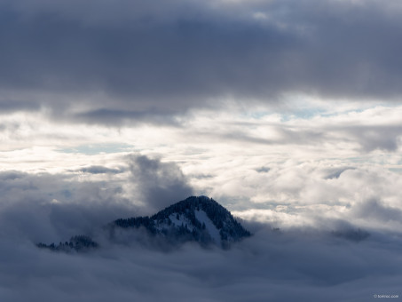 Sommet dans le brouillard
