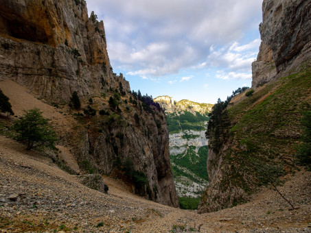 L'impressionant pierrier de la redescente d'Archiane