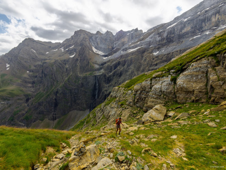 A la sortie du cirque de Gavarnie, au fond la Grande cascade