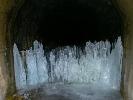 Stalactites dans un tunnel de service EDF