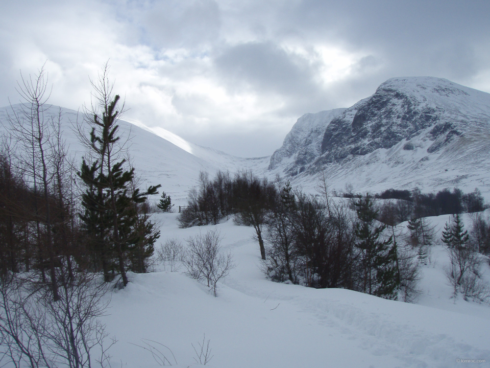 La montée au refuge et portage de tous les sacs