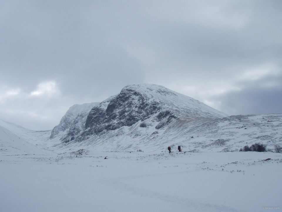 La montée au refuge et portage de tous les sacs