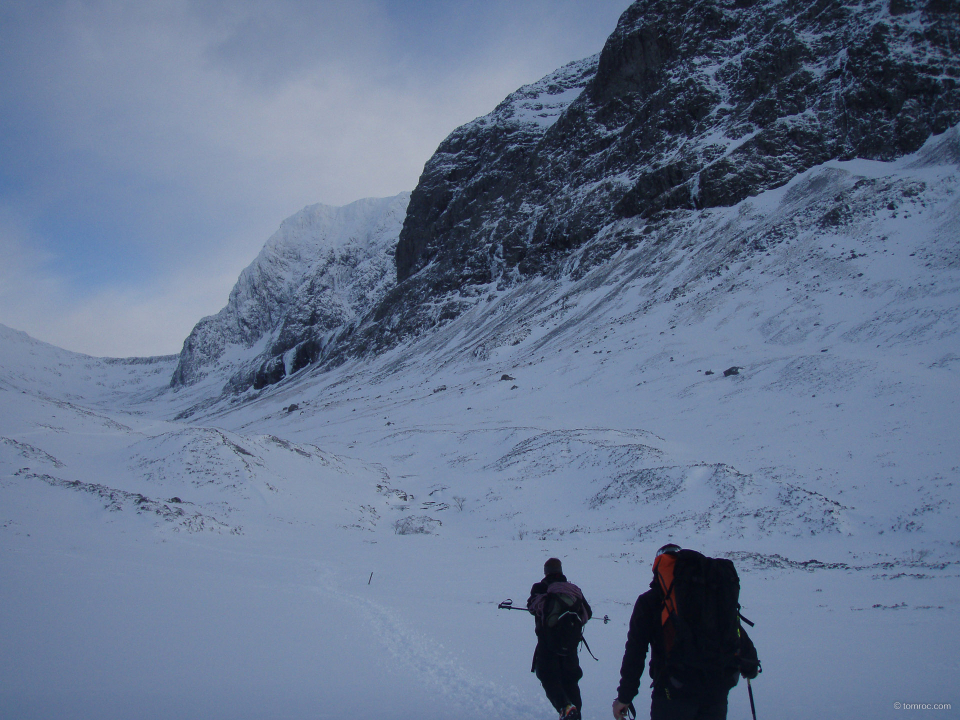 La montée au refuge et portage de tous les sacs