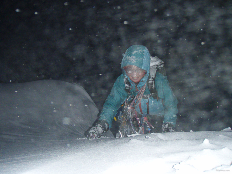 La sortie au sommet de Comb Gully Buttress 1, de nuit ...