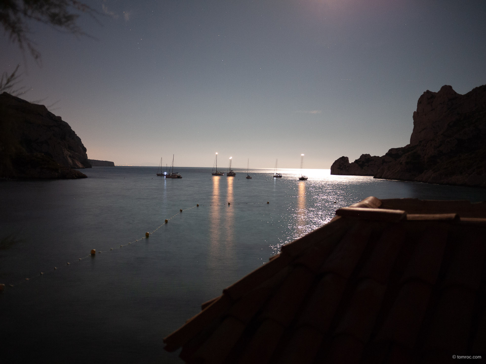 La calanque de Sormiou de nuit.