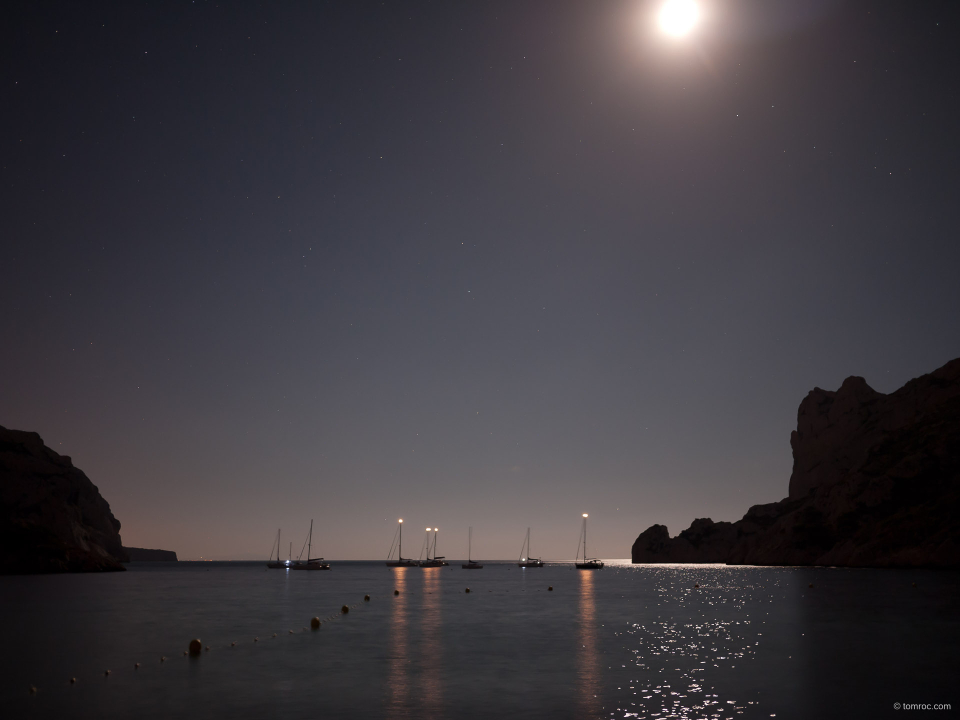 La calanque de Sormiou, de nuit.