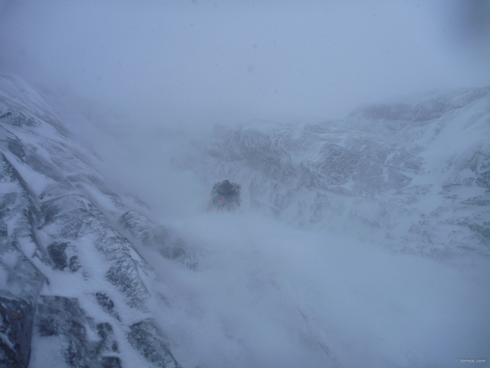 Tentative dans Number 5 Gully, Nemo renonce sous les spindrifts.