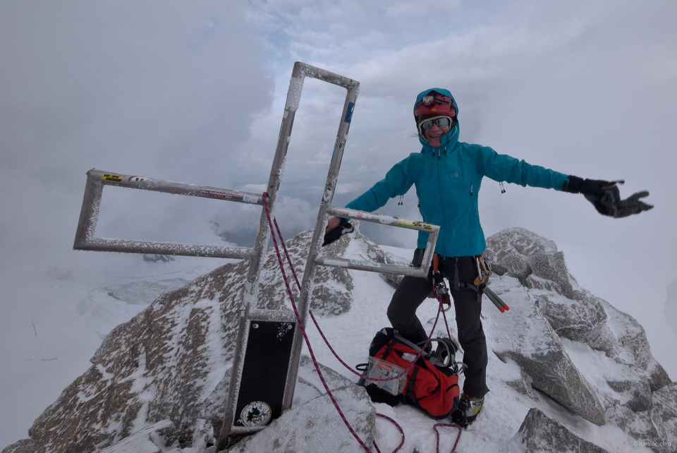 Sandrine au sommet du Mont Blanc du Tacul.