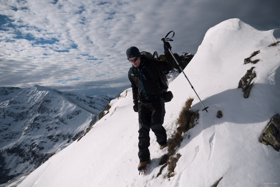 Lionel et son premier dévers à la descente en crampons.