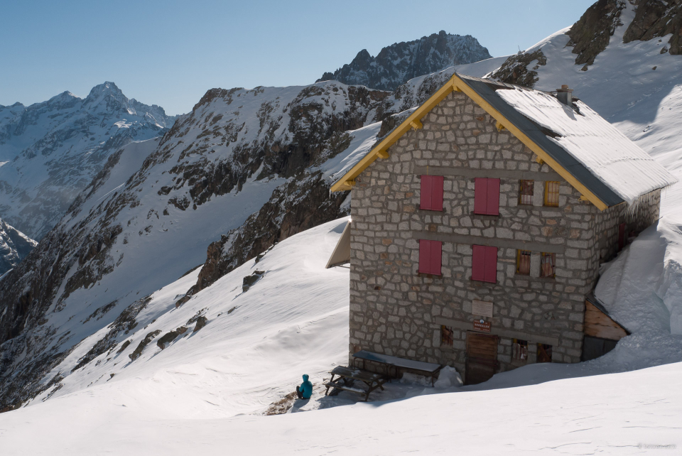 Le panoramique du Refuge du Soreiller laisse songeur.