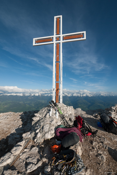 Sommet et matériel à la Dent de Crolles.