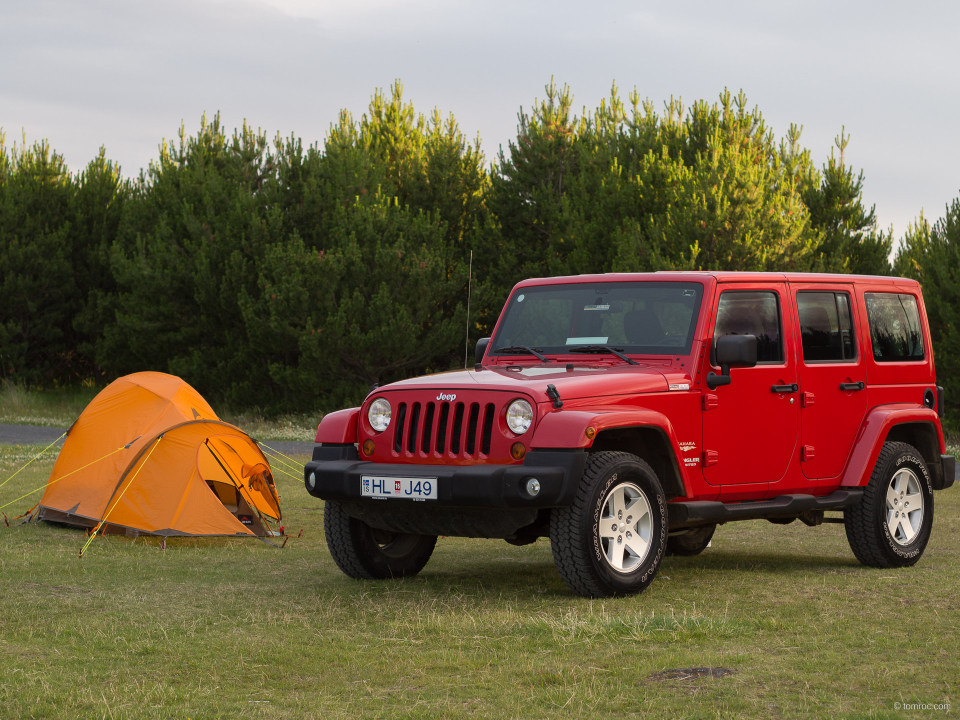 Jeep Wrangler Unlimitged et tente MSR Fury.