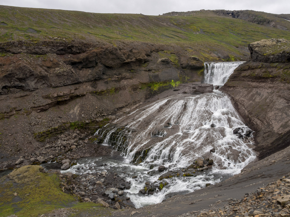 Cascade sur le trek Skogar - Landmannalaugar