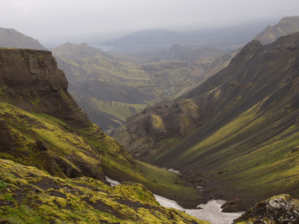 A l'approche de Heljarkambur, sur le trek Skogar - Landmannalaugar
