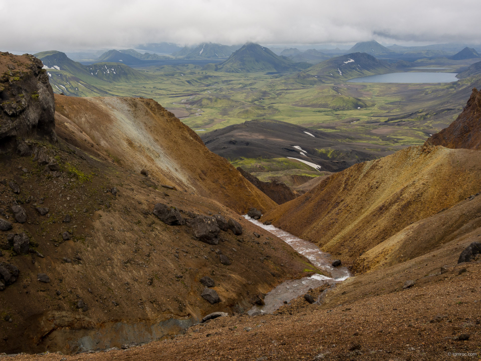 Le lac Álftavatn à l'horizon, sur le trek Skogar - Landmannalaugar.