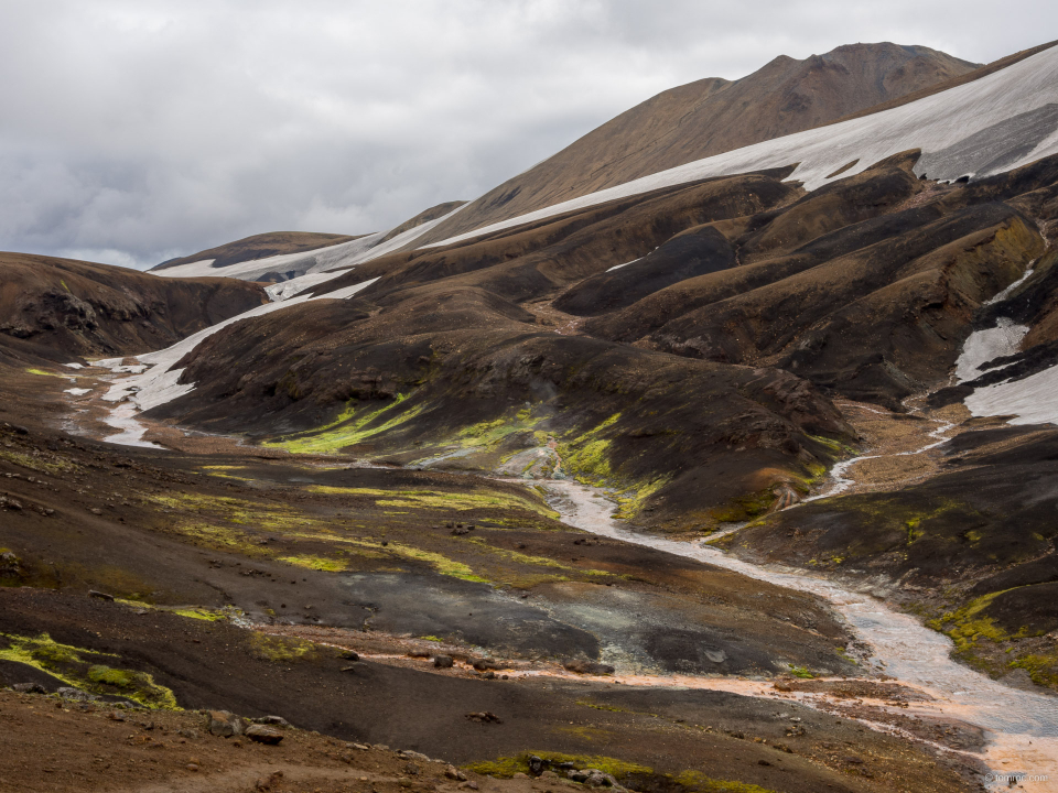 Flancs du Kaldaklofsfjöll, sur le trek Skogar - Landmannalaugar