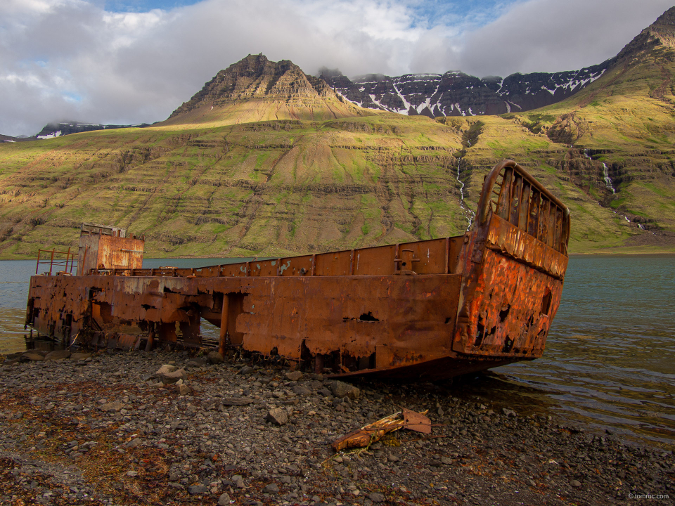 Epave dans le Fjord de Mjoifjordur