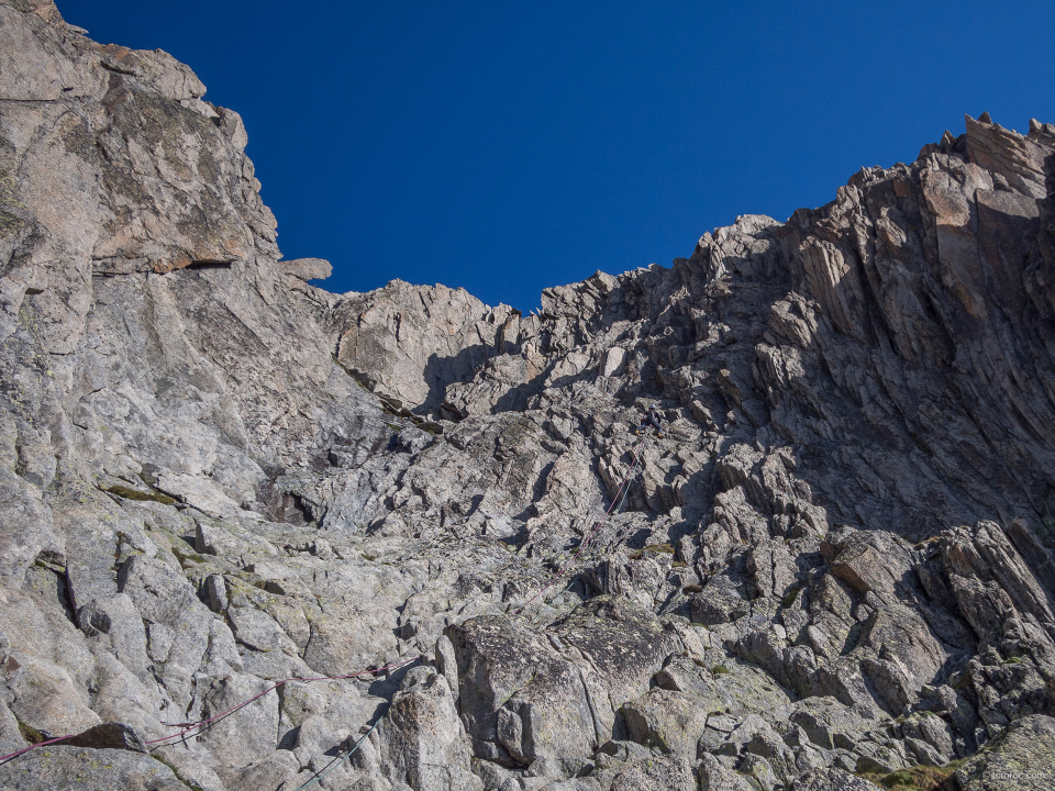 Dans les longueurs faciles pour accéder à l'arête